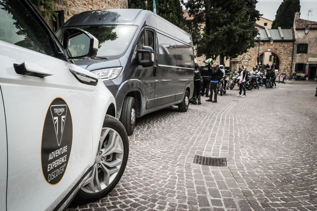 Triumph Adventure Experience: quando la moto va a braccetto con l'architettura